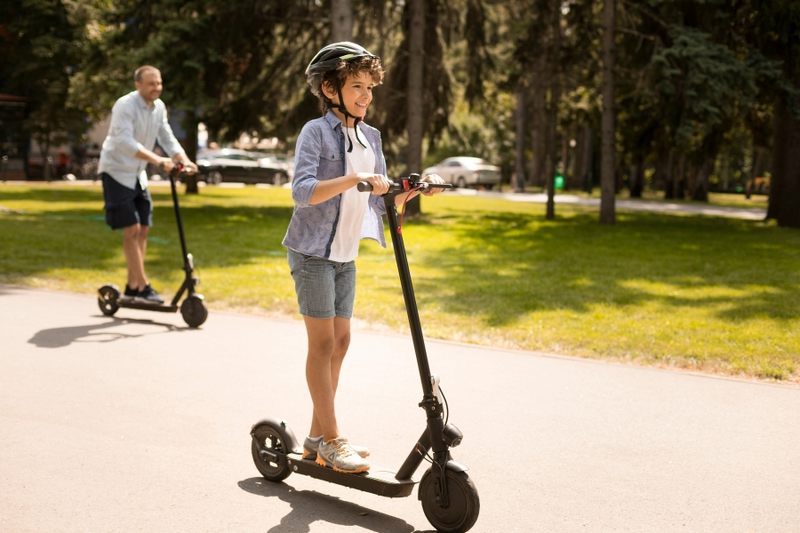 Elektrikli Scooter Kullanırken Koruyucu Ekipmap Şart 