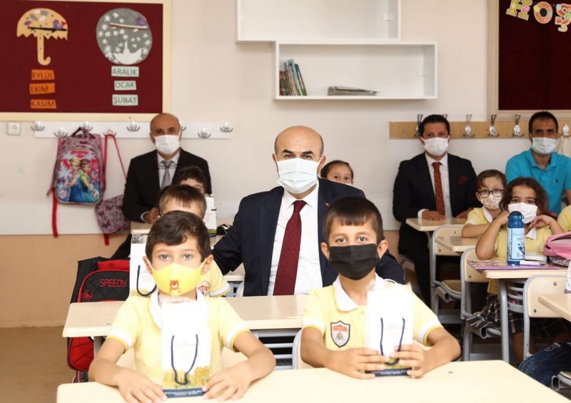 MARDİN VALİSİ  MAHMUT DEMİRTAŞ YÜZ YÜZE EĞİTİMDE İLK DERS HEYECANINA ORTAK OLDU