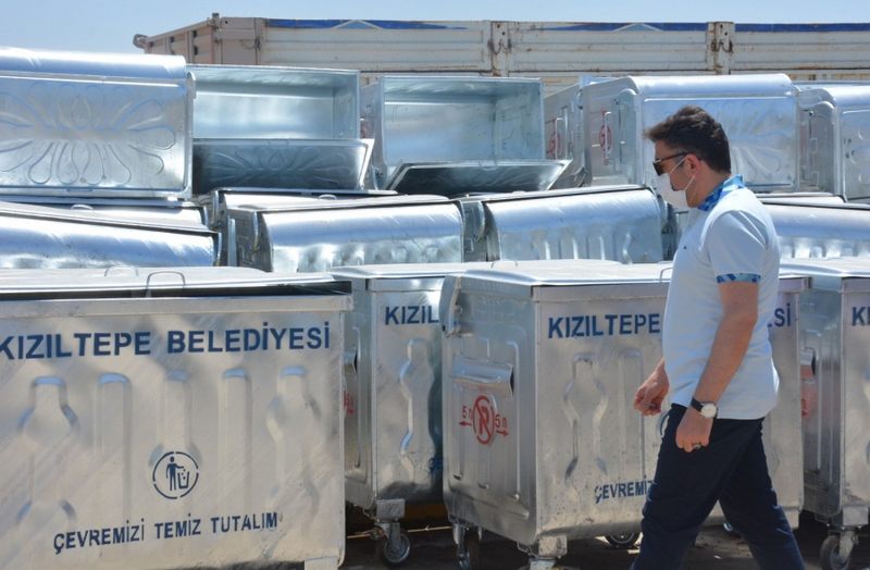 Kızıltepe İlçesinde Çöp Konteynerleri ve Çöp Sıkıştırma Araçlarının Dağıtımı Gerçekleştirildi