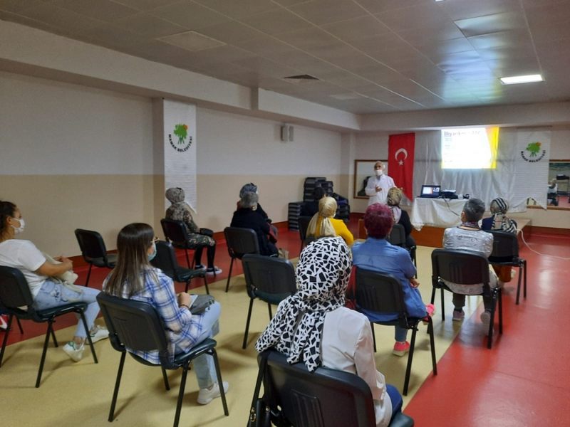 Mamak’ta eğitici seminerler devam ediyor