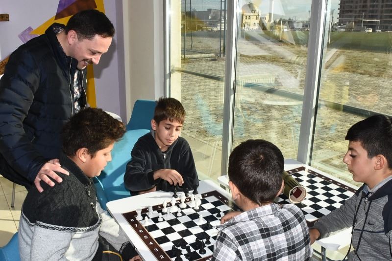 Nusaybin Kaymakamı  Ercan Kayabaşı, Gençlik Hizmetleri İlçe Müdürlüğünü Ziyaret Etti.