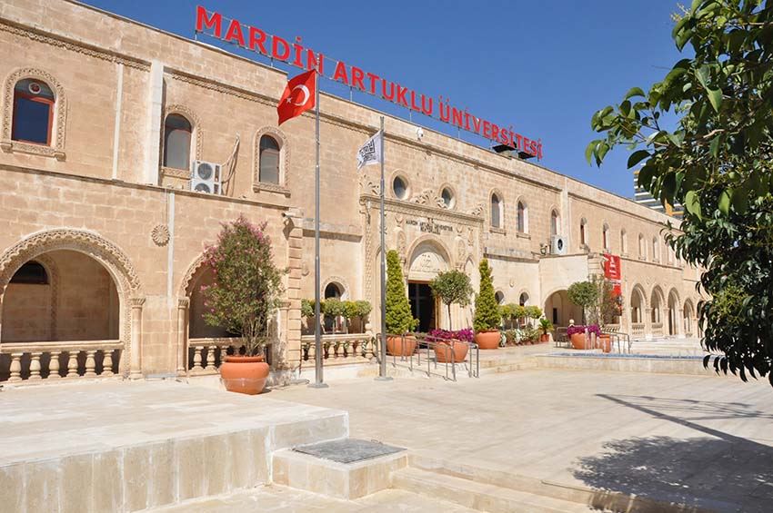 MARDİN ARTUKLU ÜNİVERSİTESİ ÖĞRENİME  1 GÜN ARA VERDİ