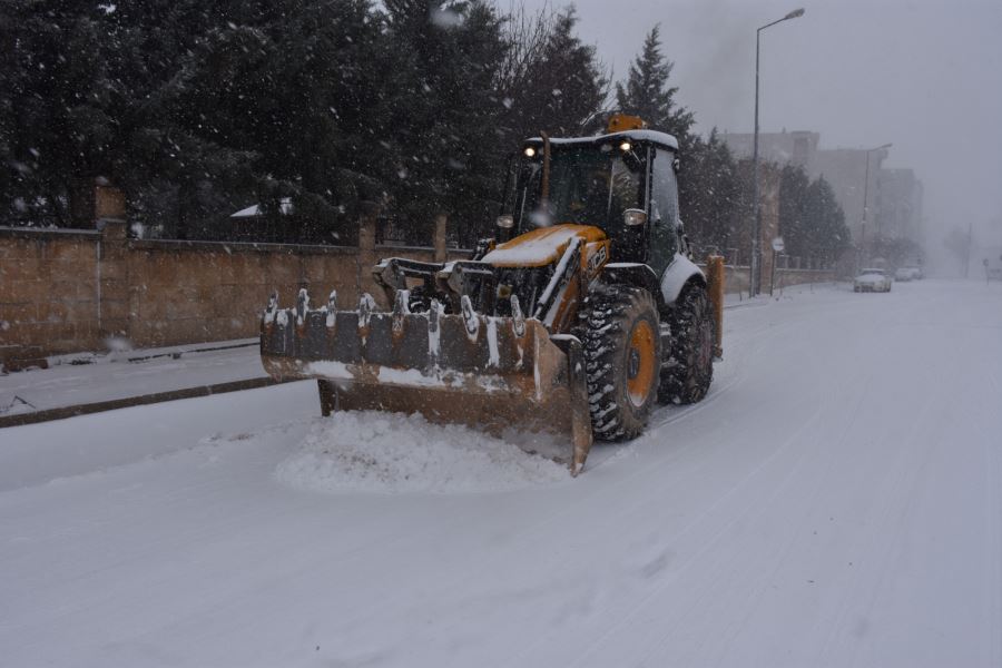 DARGEÇİT BELEDİYESİ EKİPLERİ  KARLA MÜCADELE ÇALIŞMALARINA BAŞLADI