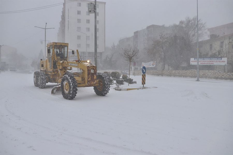 MAZIDAĞI BELEDİYESİNDEN KAR TEMİZLEME ÇALIŞMASI