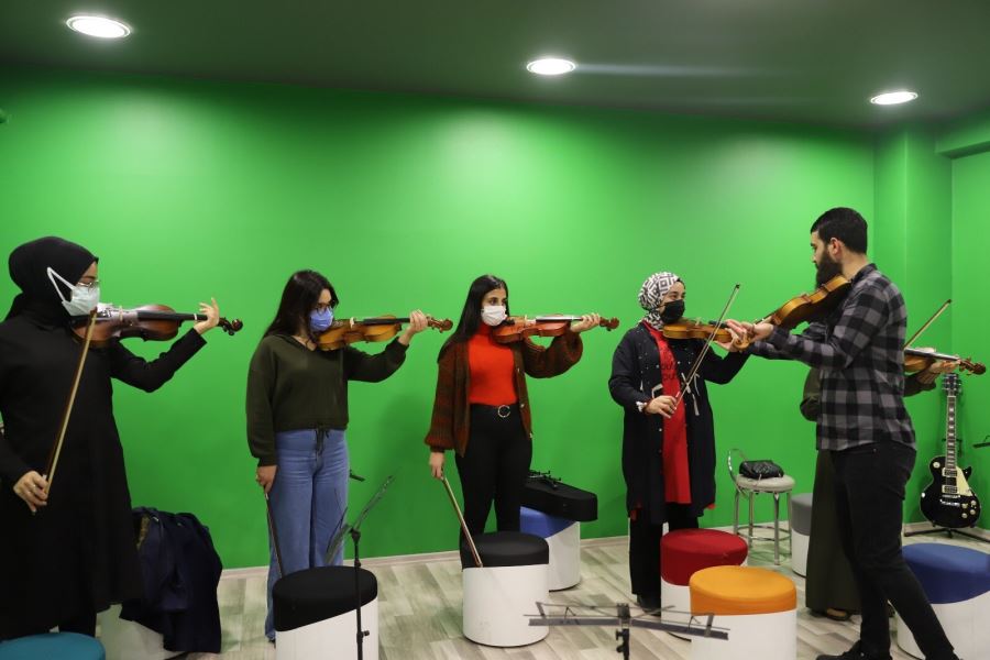 Mardin Gençlik Merkezi’nde Keman, Gitar ve Bağlama Kursu Kayıtları Başladı