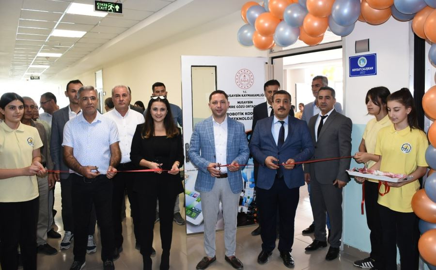 Nusaybin Kaymakamı Ercan Kayabaşı, Robotik Kodlama ve Teknoloji Sınıfı Açılışına Katıldı.