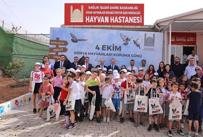 Mardin Valisi  Demirtaş, Öğrencilerle Birlikte Hayvan Barınağını  Ziyaret Etti