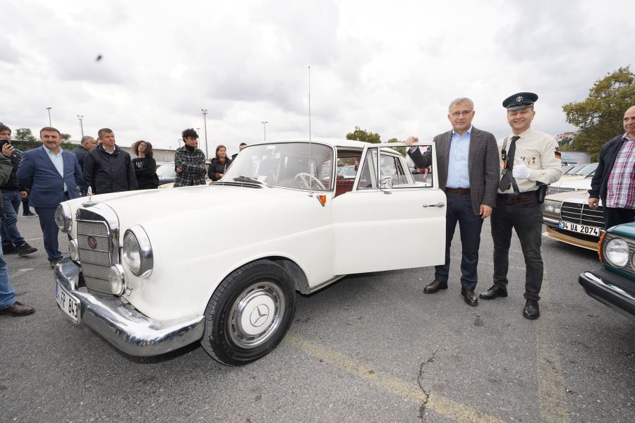 KLASİK OTOMOBİL TUTKUNLARI ÜSKÜDAR’DA BULUŞTU 