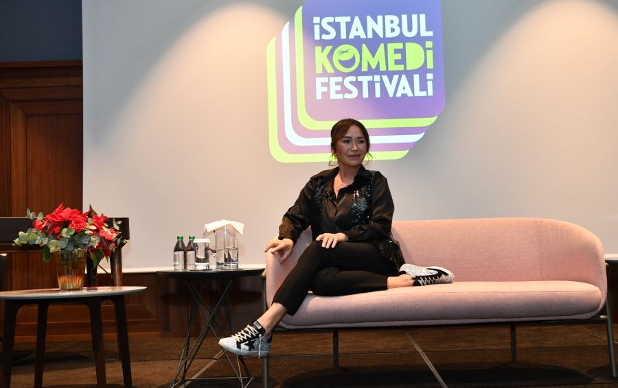 DEMET AKBAĞ İSTANBUL KOMEDİ FESTİVALİ KAPSAMINDA UNUTULMAYACAK BİR GECEYE İMZA ATTI