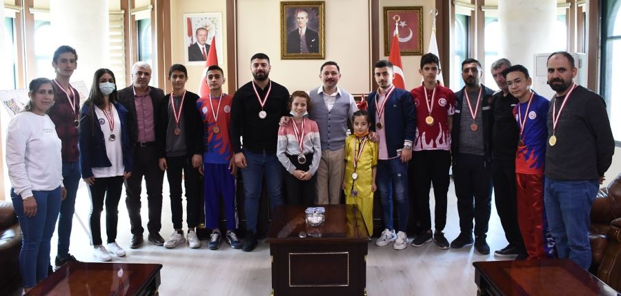  Nusaybin Kaymakamı Ercan Kayabaşı, Türkiye Şampiyonlarını Ağırladı.