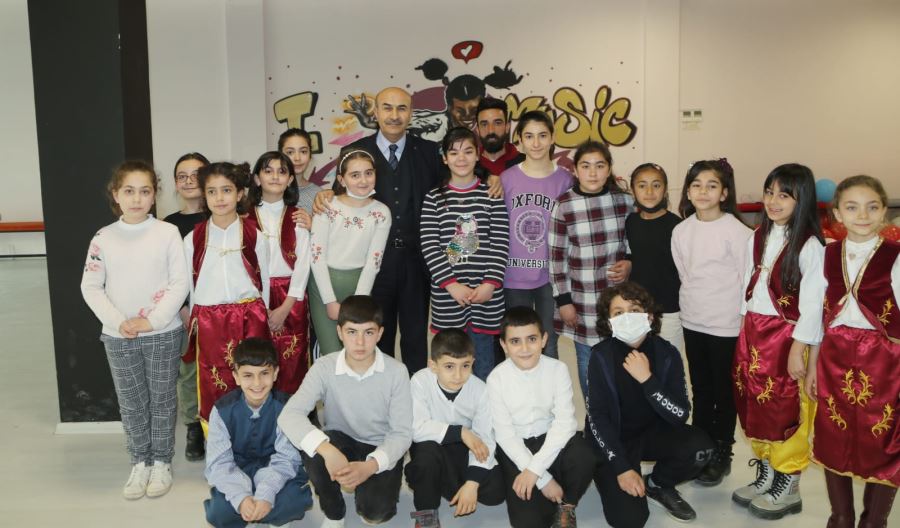 Mardin Valisi  Demirtaş, Sanat Akademisi  Öğrencileri  İle Buluştu