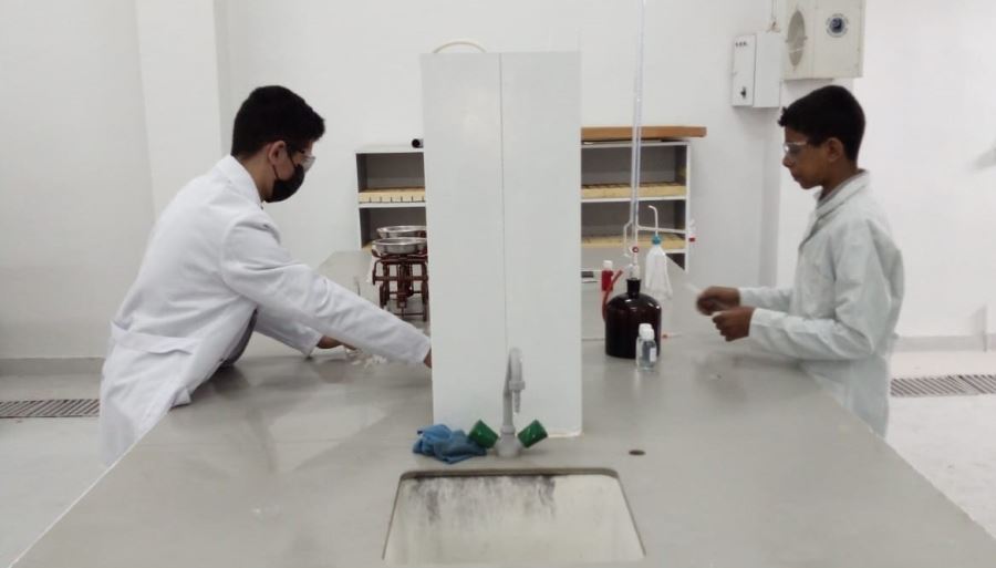 KIRIKHAN MTAL LİSESİ ÖĞRENCİLERİ KİMYA ÜRETİMİNE ADIM ATTI