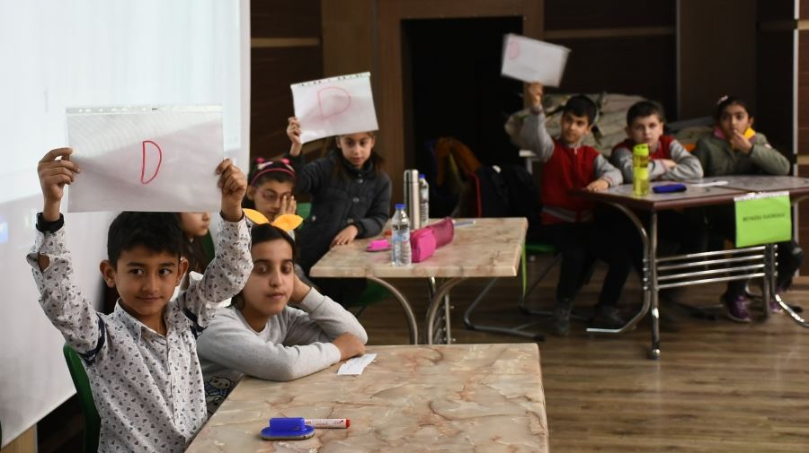Nusaybin Kaymakamı Ercan Kayabaşı, İlkokullar Arası Sıfır Atık Bilgi Yarışması Programına Katıldı.