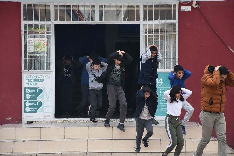 Nusaybin Kaymakamı Ercan Kayabaşı, Deprem Tatbikatına Katıldı.