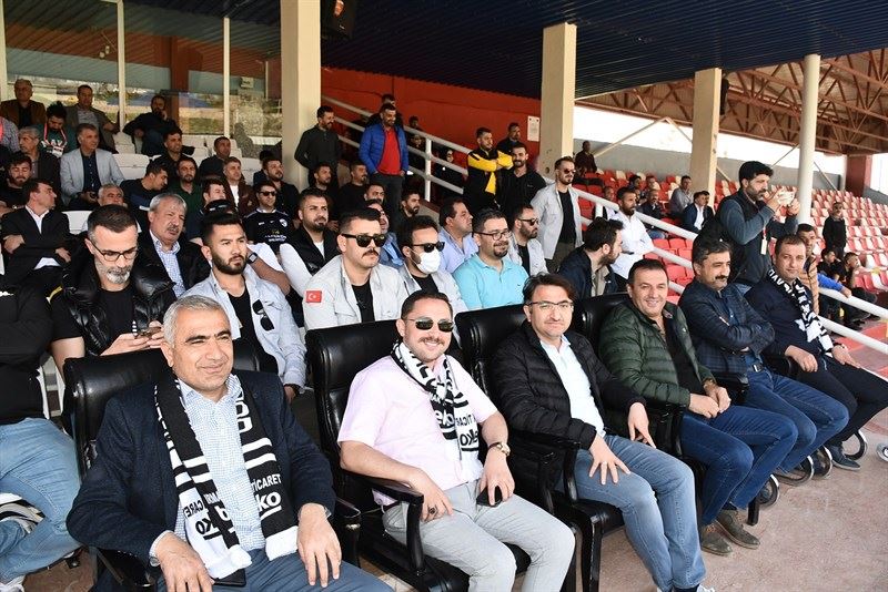 Nusaybin Kaymakamı Ercan Kayabaşı, Nusaybin Dicle Sporun Şampiyonluk Maçına Katıldı