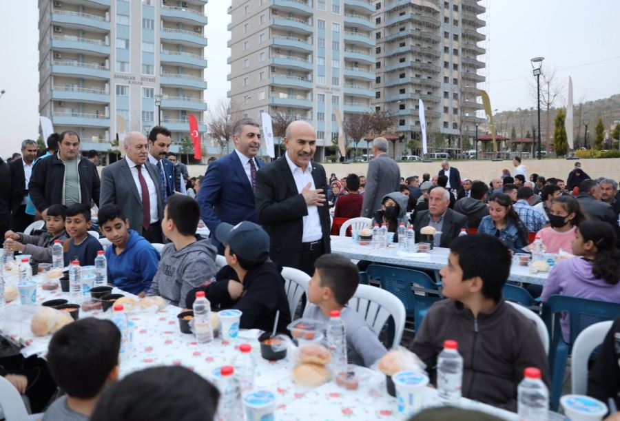 Mardin Valisi  Demirtaş, Yeşilli’de vatandaşlarla iftar yaptı