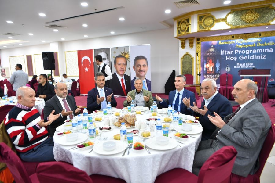 Başkan Murat Köse iftarda muhtarlarla buluştu