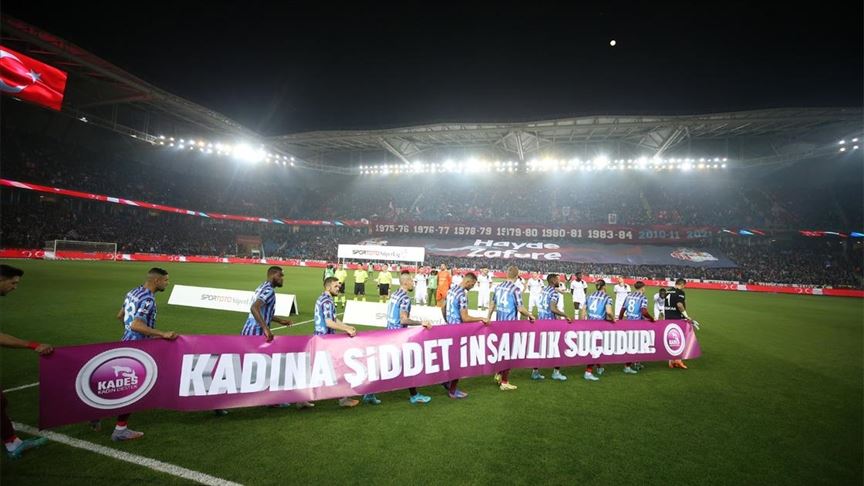  Yeşil Sahalardan Kadına Şiddete 