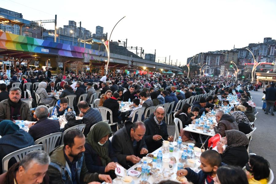 Mamak Belediyesi’nden Dev İftar Sofrası   