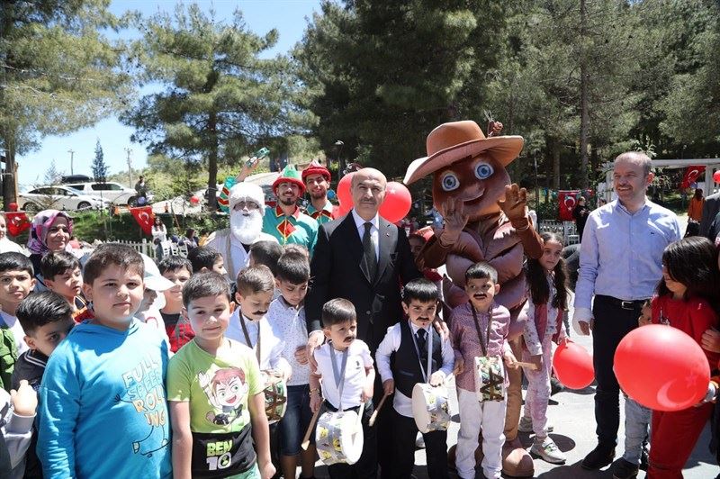 Mardin Valisi  Demirtaş, Tekne Orucu Tutan Çocuklar İle Bir Araya Geldi