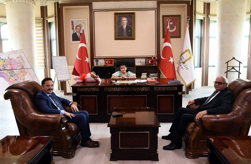 Nusaybin Kaymakamı Kayabaşı,   Makam Koltuğunu Minik Öğrencilere Devretti.