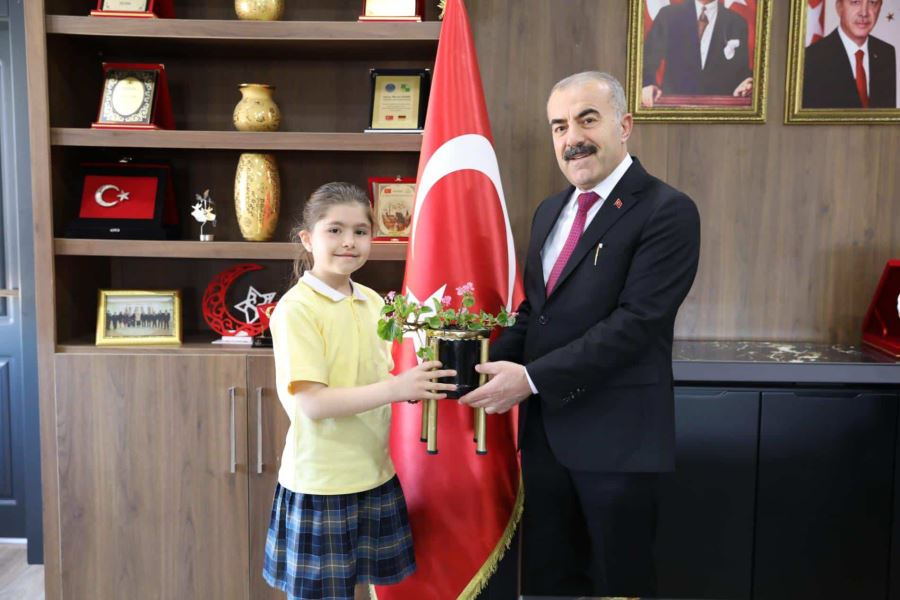 MARDİN İL MEM DEMİR KOLTUĞUNU ZİNCİRİYE İLKOKULU ÖĞRENCİSİ  ZEYNEP MELEK USLU