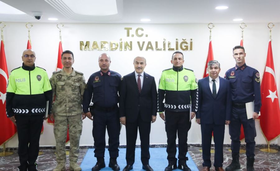 Mardin Vali Demirtaş, Başarılı Trafik Personelini  Ödüllendirdi