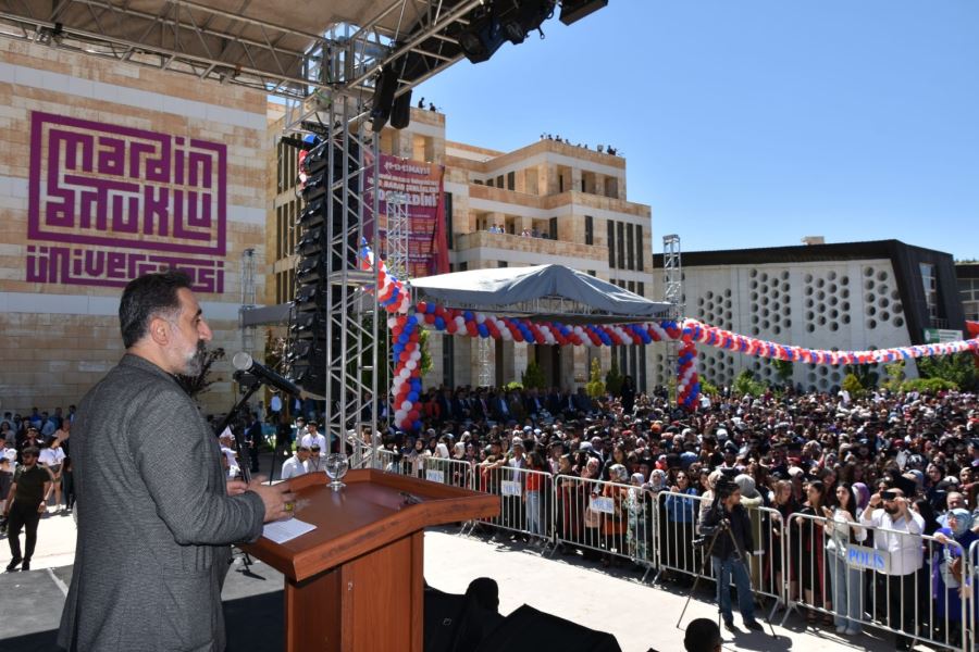 Mardin Artuklu Üniversitesinde Görkemli Mezuniyet Töreni Düzenlendi