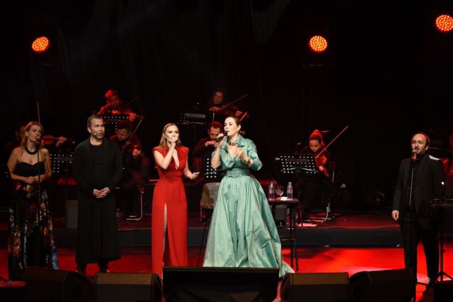 HARBİYE AÇIKHAVA KONSERLERİ ZUHAL OLCAY İLE BAŞLADI