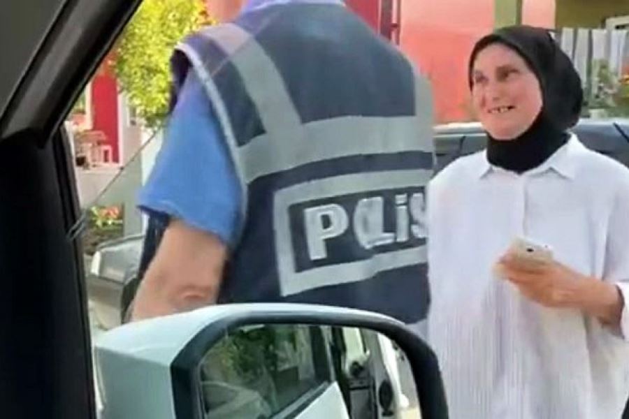 Görme Engelli Öğrenciyi Sınava Polis Yetiştirdi