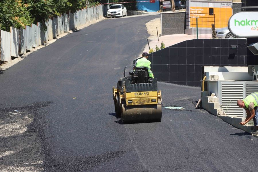 Kartal’da asfaltlama çalışmaları devam ediyor