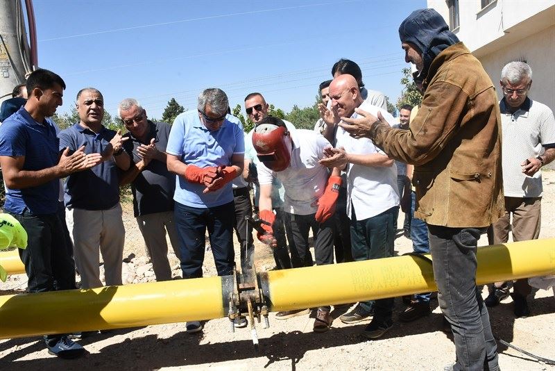 NUSAYBİN İLÇESİNDE DOĞALGAZ BORUSUNUN İL KAYNAĞINI KAYMAKAM ERCAN KAYABAŞI YAPTI