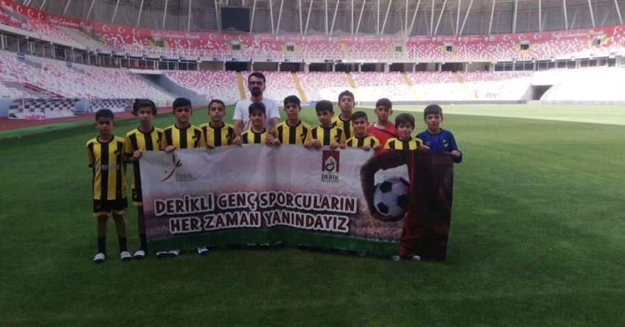 DERİKLİ GENÇ FUBOLCULAR ÖZEL TURNUVADA BÜYÜK BAŞARI YAKALADI