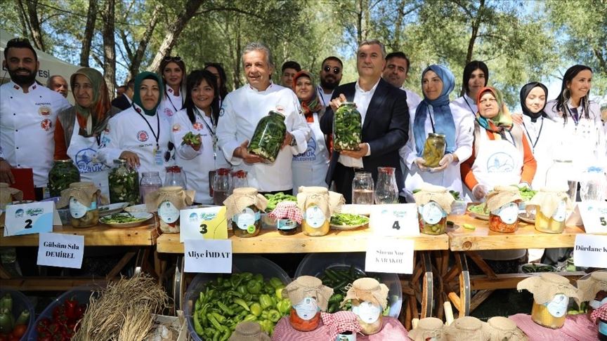 Çubuk’ta Turşu festivalinde En Hızlı turşuyu Kurmak İçin Yarıştılar