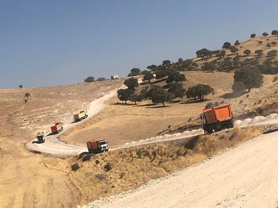 SAVUR İLÇESİNDE KÖY YOLLARININ ASFALTLAMA ÇALIŞAMASINA BAŞLANDI