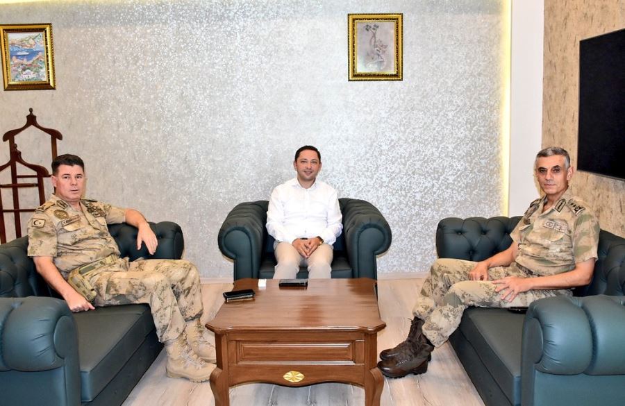 Diyarbakır Jandarma Bölge Komutanı   Yalçınkaya Nusaybin ilçesini  ziyaret etti .