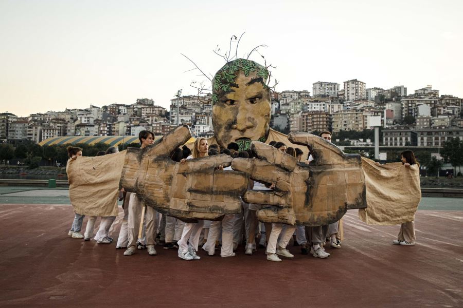  Bread and Puppet Theater’ın dev kuklaları İstanbul