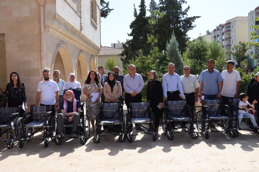 Midyat Belediyesince, engellilere tekerlekli sandalye