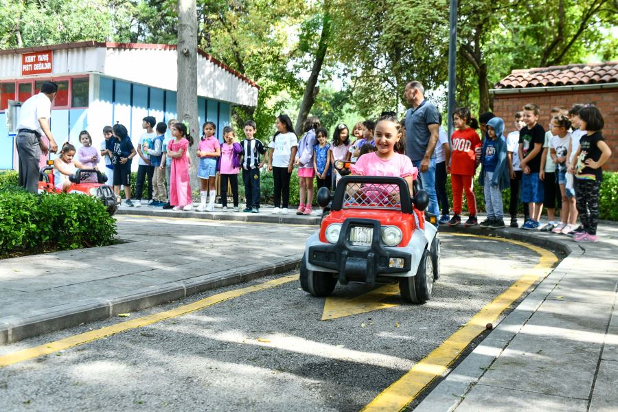 BAŞKENTLİ MİNKLER TRAFİK KURALLARINI  UYGULAMALI OLARAK TRAFİK PARKLARINDA ÖĞRENİYORLAR