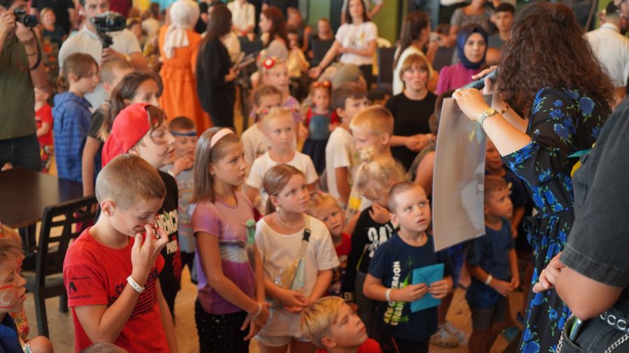 Savaş mağduru Ukraynalı çocuklar hem eğleniyor hem Türkçe öğreniyor 