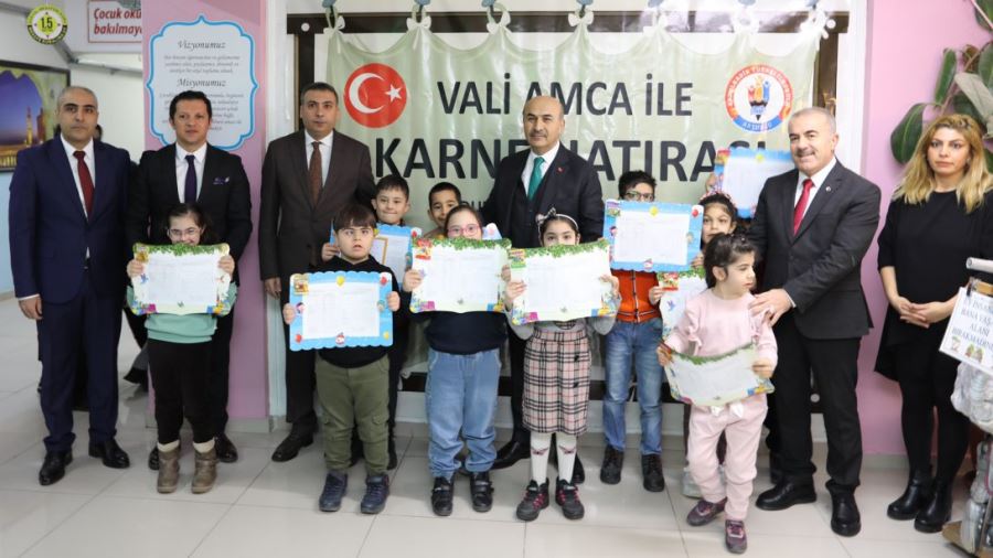 MARDİNDE ÖĞRENCİLER OKULLARDA KARNE HEYECANI YAŞADI