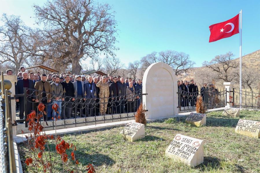 SAVUR İLÇESİNDE ORMANCIK AKYÜREK ŞEHİTLERİ KABİRLERİ BAŞINDA DUALARLA ANILDI