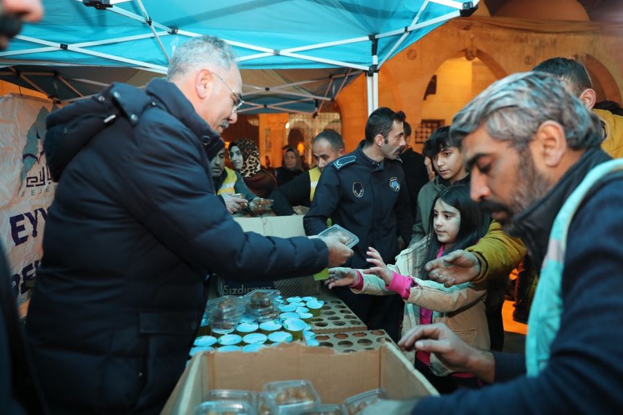 Eyyübiye Belediyesi’nden Şanlıurfalılara Kandil Lokması ve Şerbet İkramı