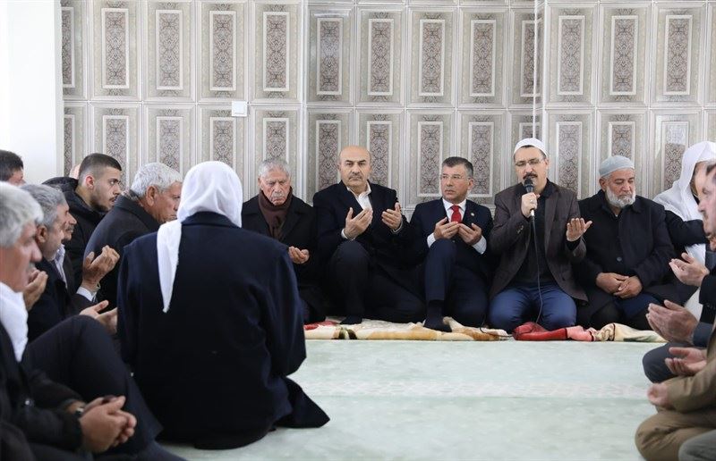 Mardin Valisi  Demirtaş, Aralarında Husumet Olan İki Ailenin Barış Yemeğine Katıldı
