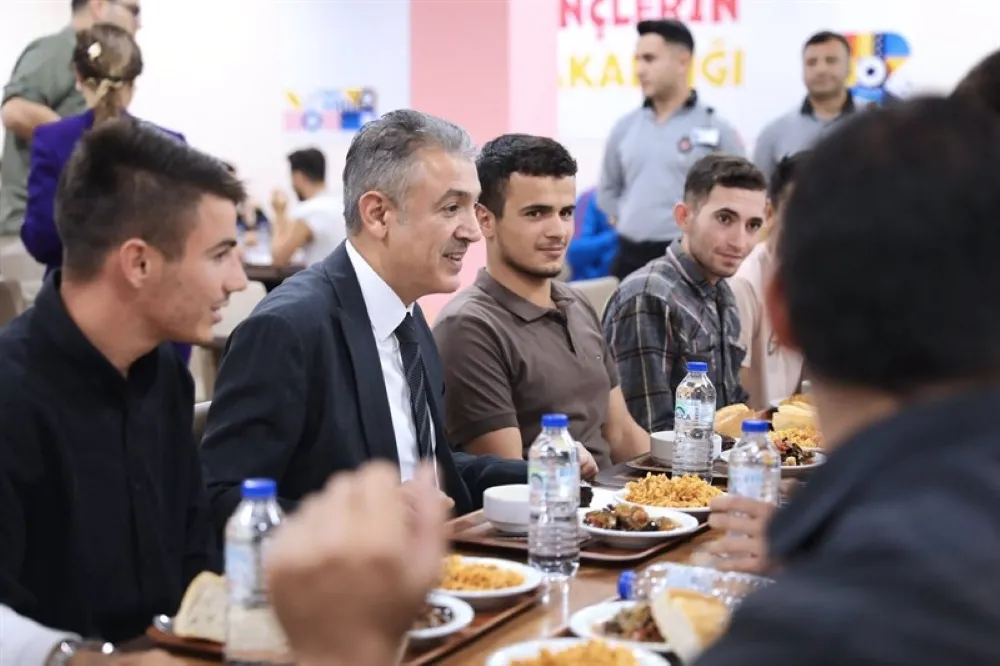 Mardin Valisi Tuncay Akkoyun  Öğrencilerle Akşam Yemeğinde Bir Araya Geldi