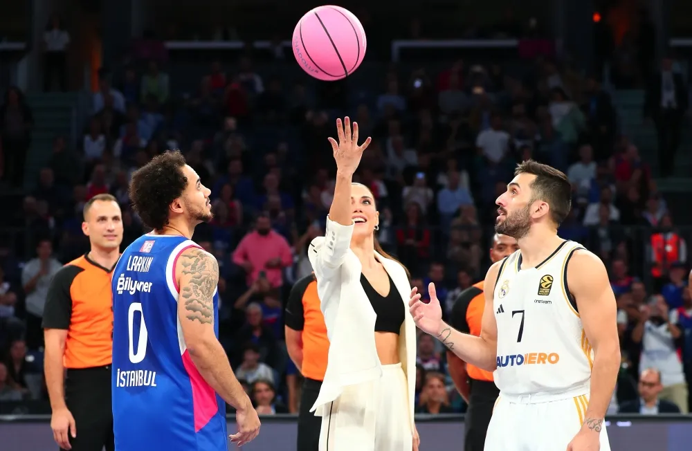 ANADOLU EFES-REAL MADRİD  EURO LİG  MAÇINDA HAVA ATIŞINI CANSU DERE YAPTI