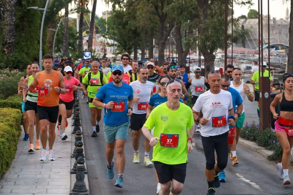 UNDER ARMOUR BODRUM YARI MARATONU TAMAMLANDI