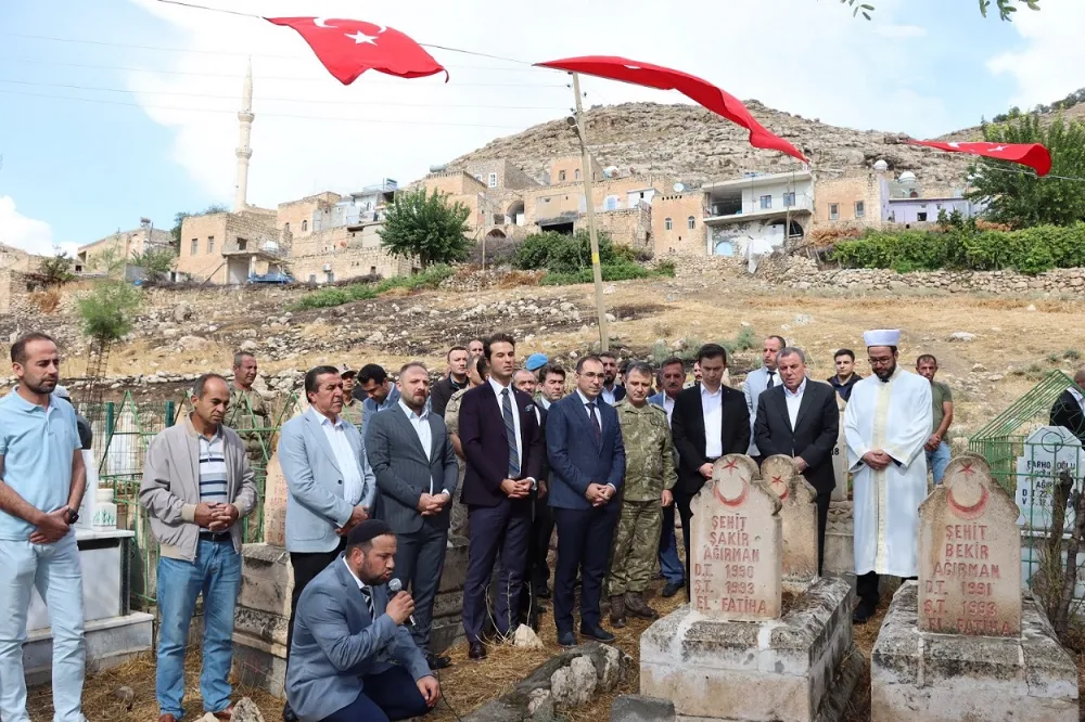 KAYALIPINAR KATLİAMI ŞEHİTLERİ MEZARLARI BAŞINDA ANILDI