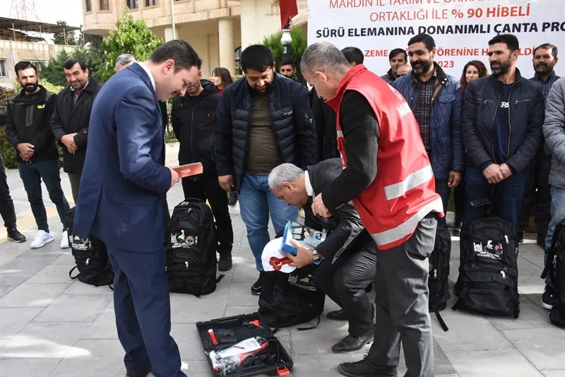 Nusaybin İlçesinde Sürü Elemanına Donanımlı Ekipman Çantası dağıtımı yapıldı