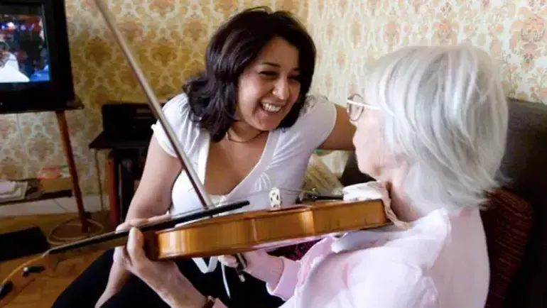 Alzheimer hastasına bakım veren de depresyona giriyor!